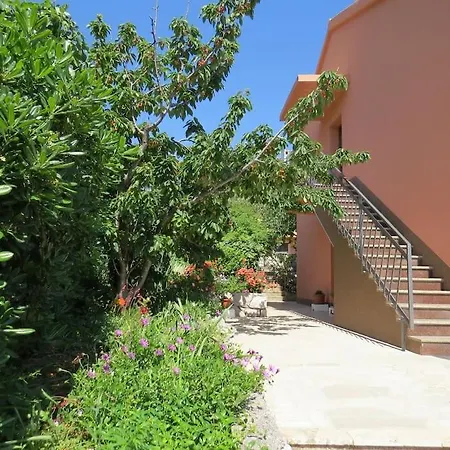 Apartment Radanovic-beaches 5 Min Walking