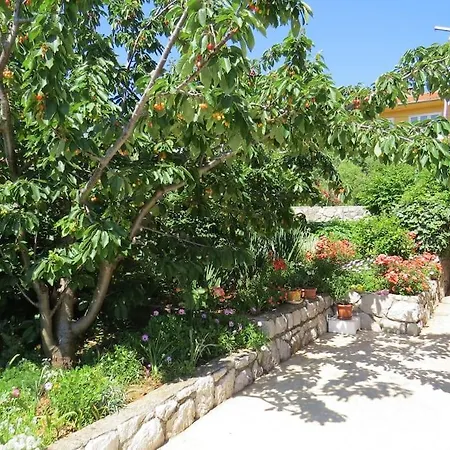 Radanovic-beaches 5 Min Walking Apartamento Cres